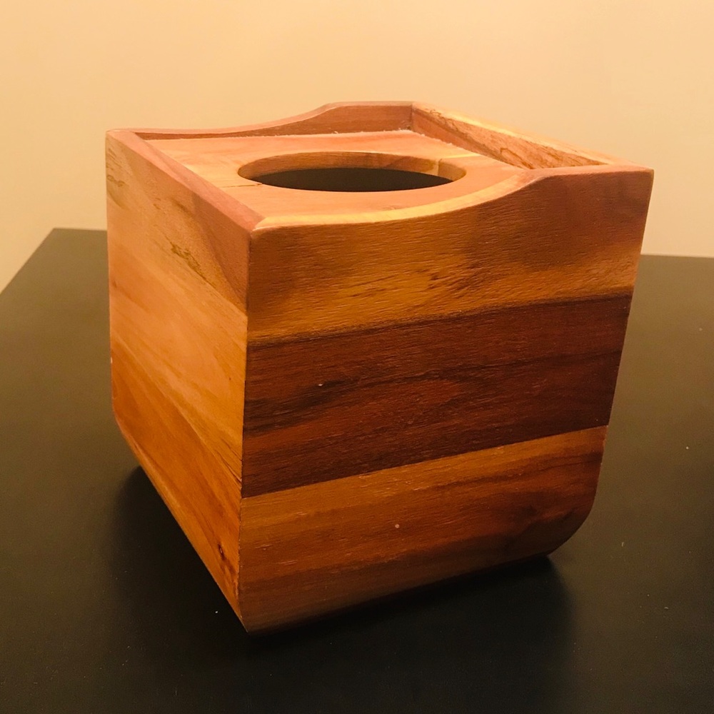 Bed Bath & Beyond Wooden Kleenex Box Cover